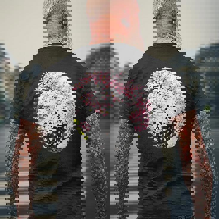 桜 パンダ お花見 親子 春 水墨画 和風 動物 メンズTシャツ バックプリント 高齢者への贈り物