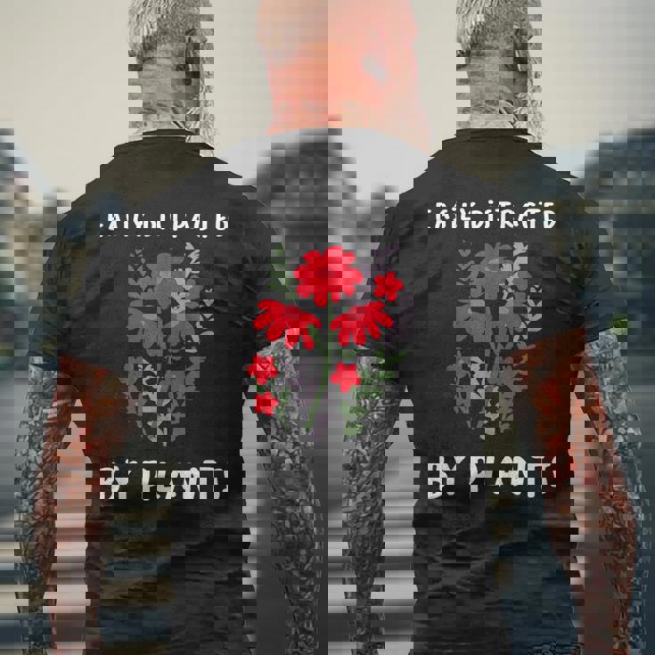 植物に気を取られがち 水やり 庭 鉢 ガーデナー メンズTシャツ バックプリント 高齢者への贈り物