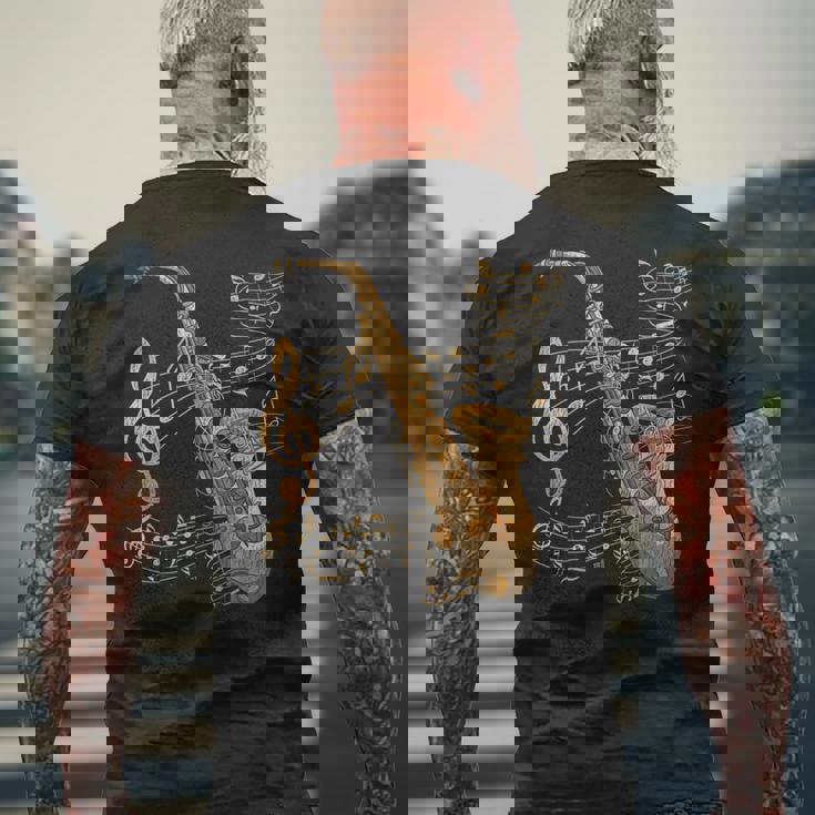 楽器 ト音記号 サックス奏者 音楽サックス メンズTシャツ バックプリント 高齢者への贈り物