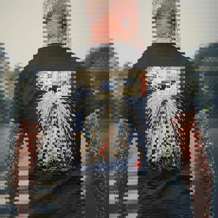 歌川国芳作 塔ノ沢の滝の下の初花 メンズTシャツ バックプリント 高齢者への贈り物