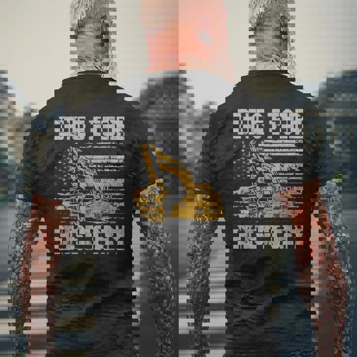 歴史を掘り起こす メンズTシャツ バックプリント 高齢者への贈り物