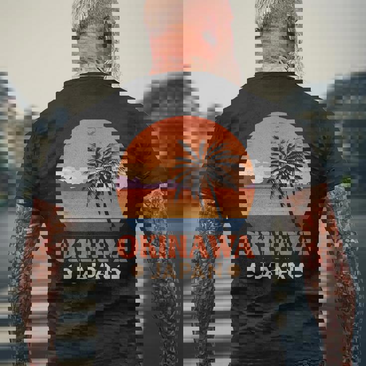 沖縄 Japan ヤシの木 夏休み 日本観光 メンズTシャツ バックプリント 高齢者への贈り物