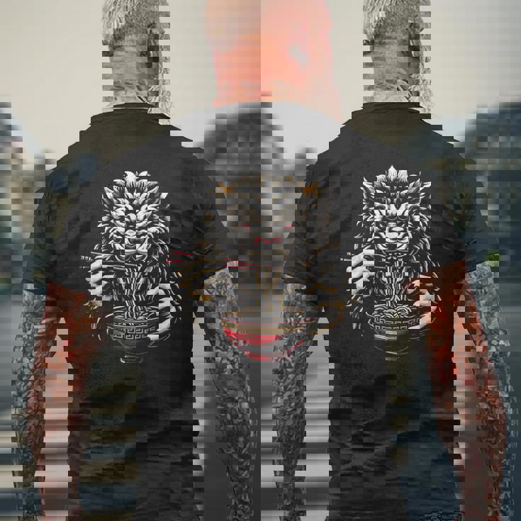 沖縄ジャパン シーサー ガーディアン ライオン ラーメン 沖縄土産 メンズTシャツ バックプリント 高齢者への贈り物