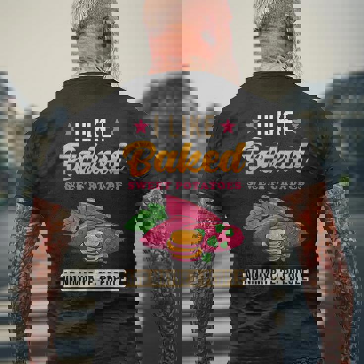 焼き芋が好きで、3人で面白いじゃがいも メンズTシャツ バックプリント 高齢者への贈り物