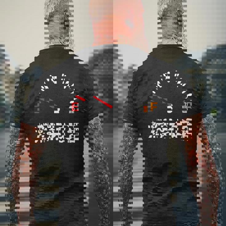 燃料は酒 ネタ 酒好き お酒好き ビール好き 日本酒好き ハイボール好き ジョーク 酒カス 酒呑み おもしろ メンズTシャツ バックプリント 高齢者への贈り物