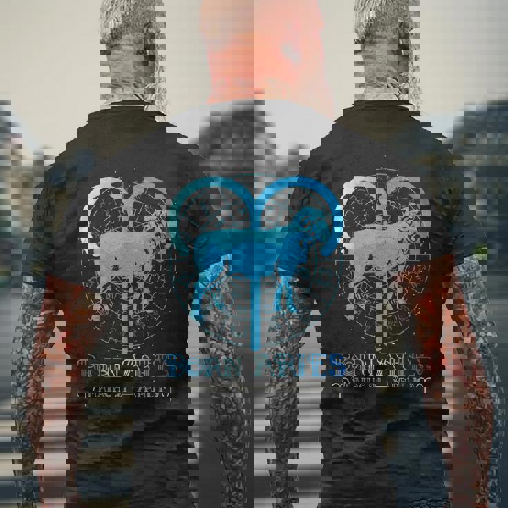 牡羊座 星座 星座 牡羊座 星座 メンズTシャツ バックプリント 高齢者への贈り物