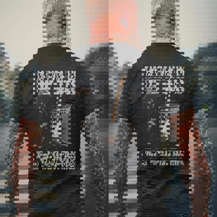 犬好き ギター ミュージシャン ペット 犬 演奏 ギター 面白い メンズTシャツ バックプリント 高齢者への贈り物