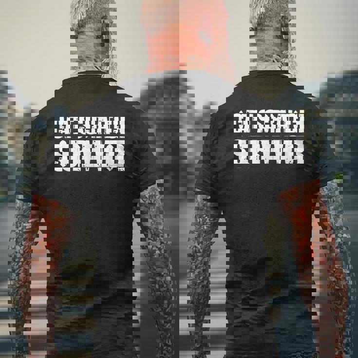 猫のひっかき傷から生き残った私は猫のひっかき傷から生き残りました メンズTシャツ バックプリント 高齢者への贈り物