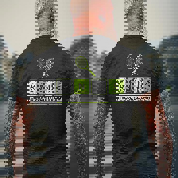 理科 先生 化学 教授 テニス 選手 スポーツ メンズTシャツ バックプリント 高齢者への贈り物