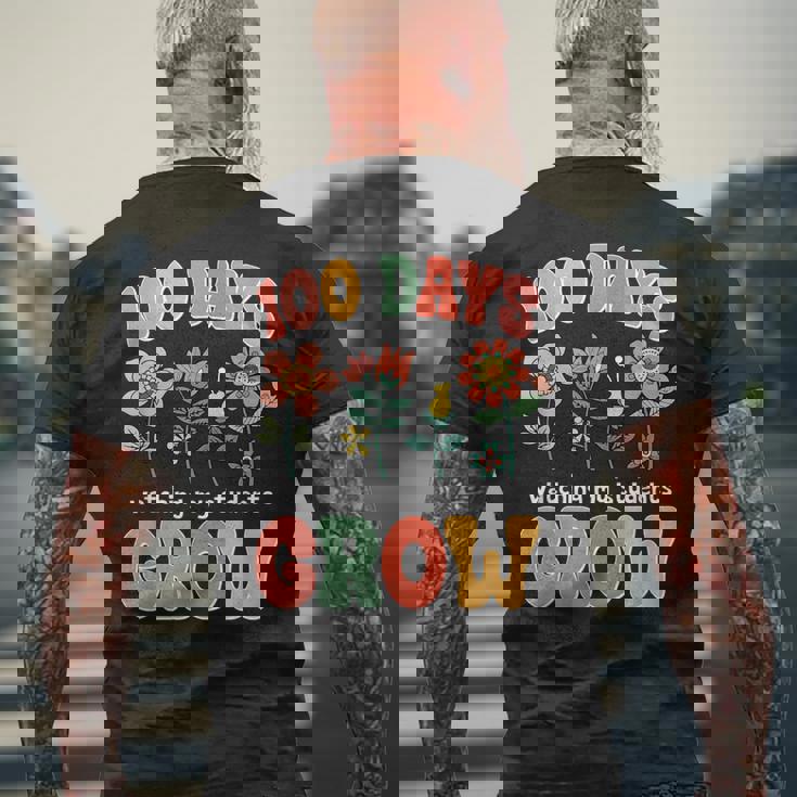 生徒たちの成長を見守る100日 学校教師の100日 メンズTシャツ バックプリント 高齢者への贈り物