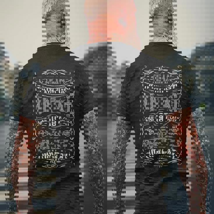 男性 神話 伝説 ヴィンテージ 1967 誕生年 誕生日 メンズTシャツ バックプリント 高齢者への贈り物