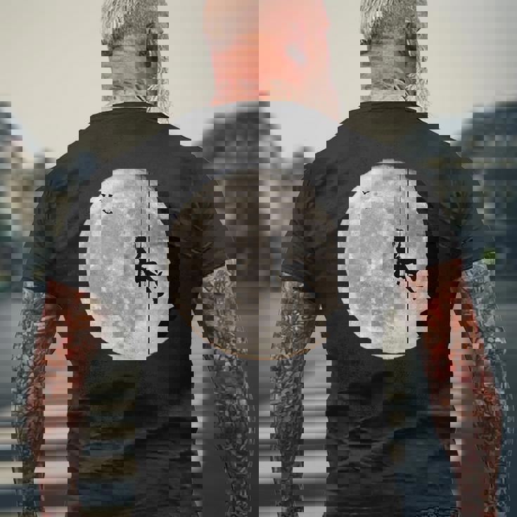 登山、フリークライミング、登山、ボルダリング、月 メンズTシャツ バックプリント 高齢者への贈り物