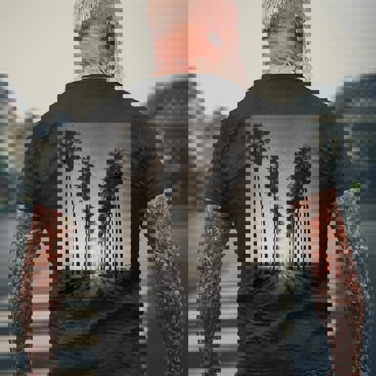 白黒写真 ヤシの木の夕日 ビンテージ写真 メンズTシャツ バックプリント 高齢者への贈り物