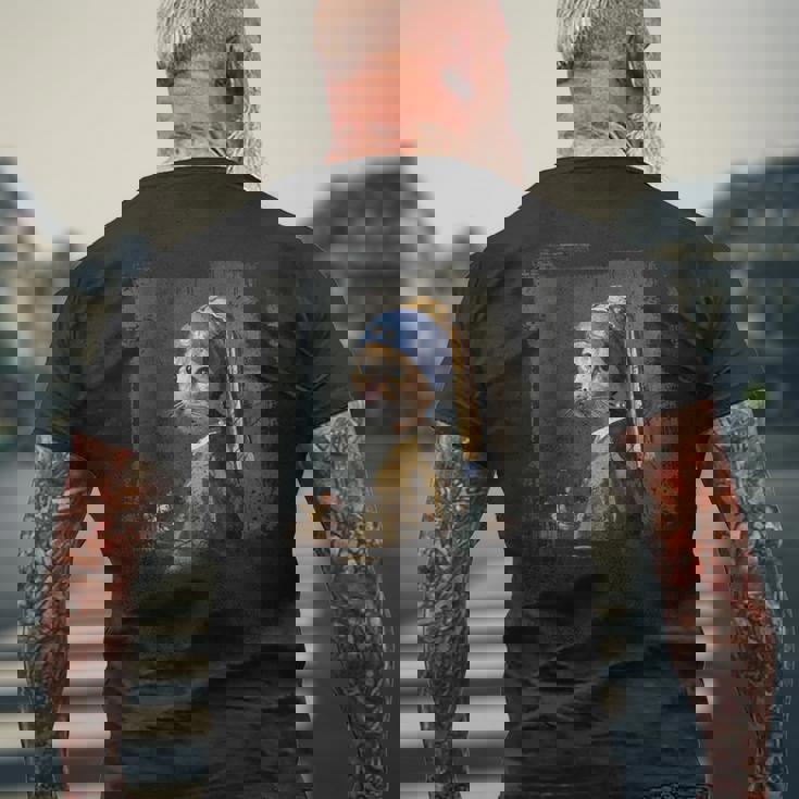 真珠のイヤリングを持つ少女 猫 パロディアート 面白い ヤン・フェルメール メンズTシャツ バックプリント 高齢者への贈り物