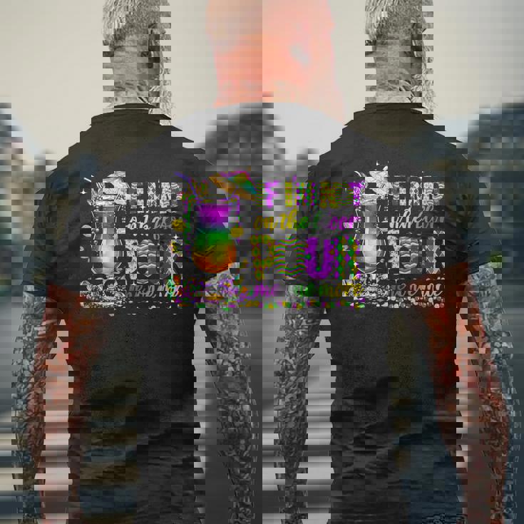 私が床にいないなら、マルディグラ（2025）をもう一杯注いでください メンズTシャツ バックプリント 高齢者への贈り物