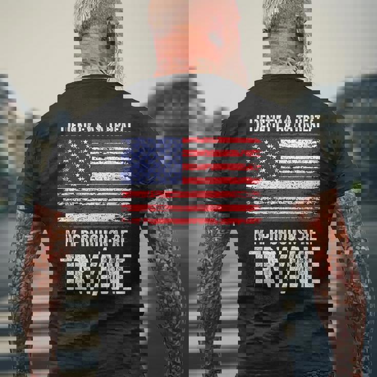 私が脅威だと判断した私の代名詞を試してみる私 メンズTシャツ バックプリント 高齢者への贈り物