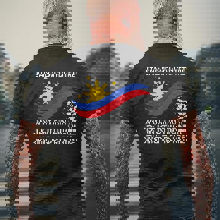 私はドゥテルテのtシャツを着て立っています。私は何の役にも立たないフィリピン人ではありません メンズTシャツ バックプリント 高齢者への贈り物