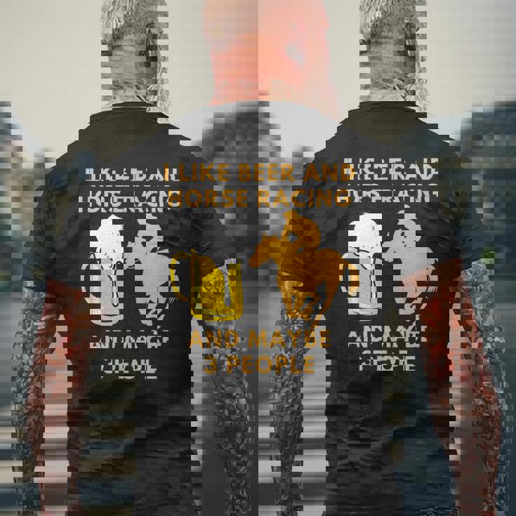 私はビールと競馬が好きで、多分3人の面白い贈り物が好きです メンズTシャツ バックプリント 高齢者への贈り物