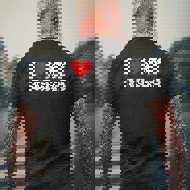 私は夫を愛しています私は夫を心から愛しています メンズTシャツ バックプリント 高齢者への贈り物