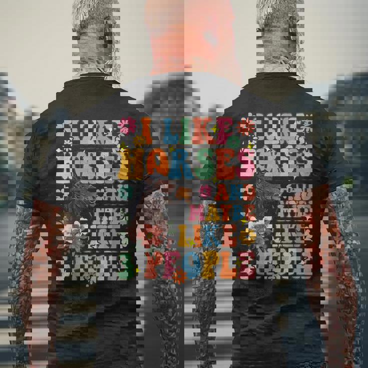 私は馬と3人が好きグルーヴィーな乗馬乗馬ライダー メンズTシャツ バックプリント 高齢者への贈り物