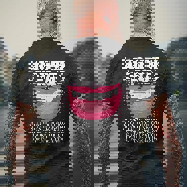 笑いヨガは理由もなくただ笑うだけの瞑想 メンズTシャツ バックプリント 高齢者への贈り物