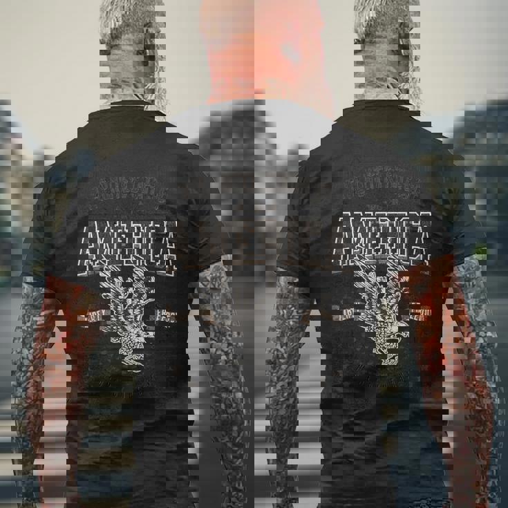 米国 アメリカン イーグル アメリカ国旗 パトリオット Usa メンズ ホワイト メンズTシャツ バックプリント 高齢者への贈り物