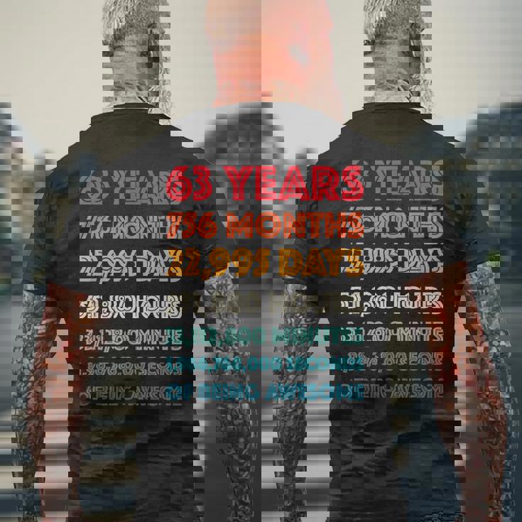 素晴らしい63歳の誕生日プレゼント 面白い レトロ 63歳の誕生日 メンズTシャツ バックプリント 高齢者への贈り物
