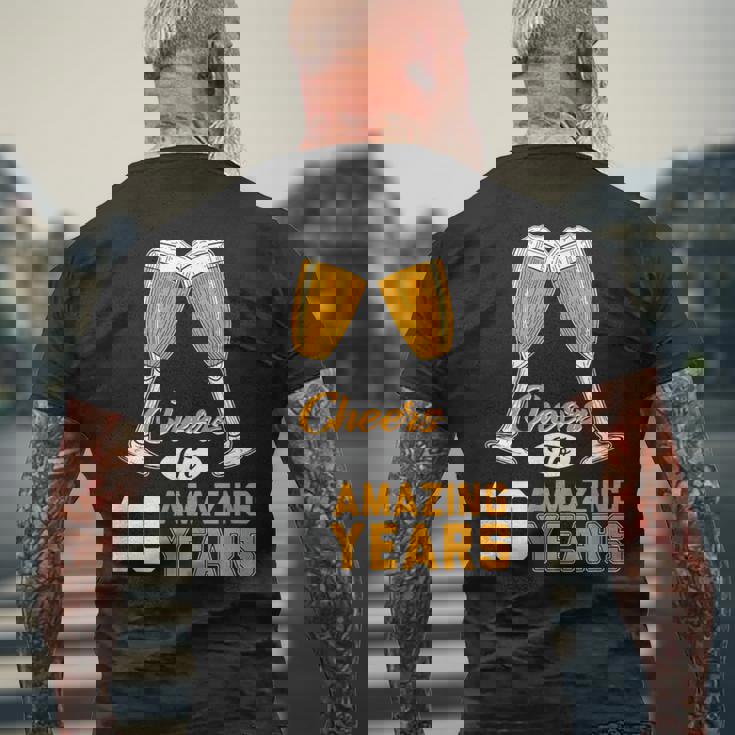 結婚10周年記念ギフト Cheers Amazing Years Married メンズTシャツ バックプリント 高齢者への贈り物