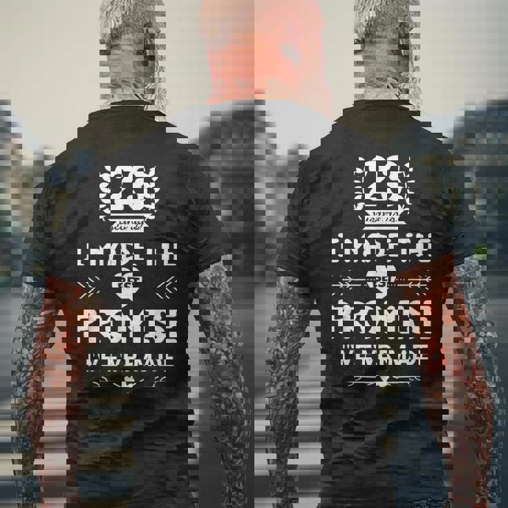 結婚23周年 結婚記念日 おもしろい 夫 妻 メンズTシャツ バックプリント 高齢者への贈り物