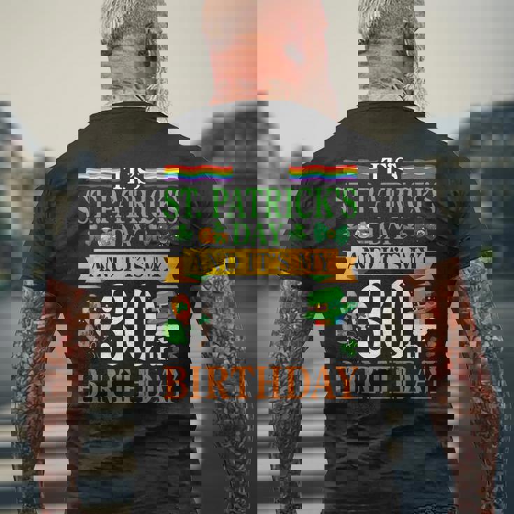 聖パトリックの日と私の30歳の誕生日 30歳 メンズTシャツ バックプリント 高齢者への贈り物