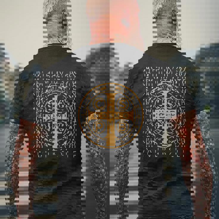 聖ベネディクト勲章 キリスト教の祈り メンズTシャツ バックプリント 高齢者への贈り物