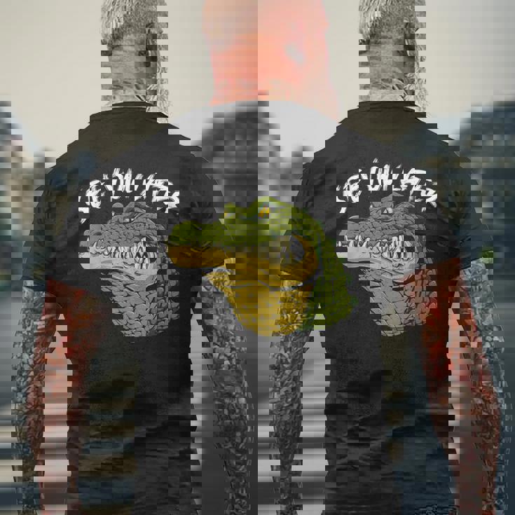 自分らしく生きるか、ワニになるか クロコダイルの言葉 メンズTシャツ バックプリント 高齢者への贈り物