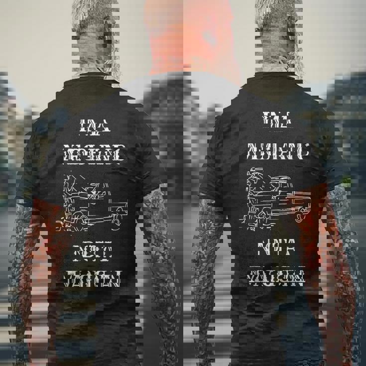 自動車整備士、自動車整備士、自動車整備士 メンズTシャツ バックプリント 高齢者への贈り物