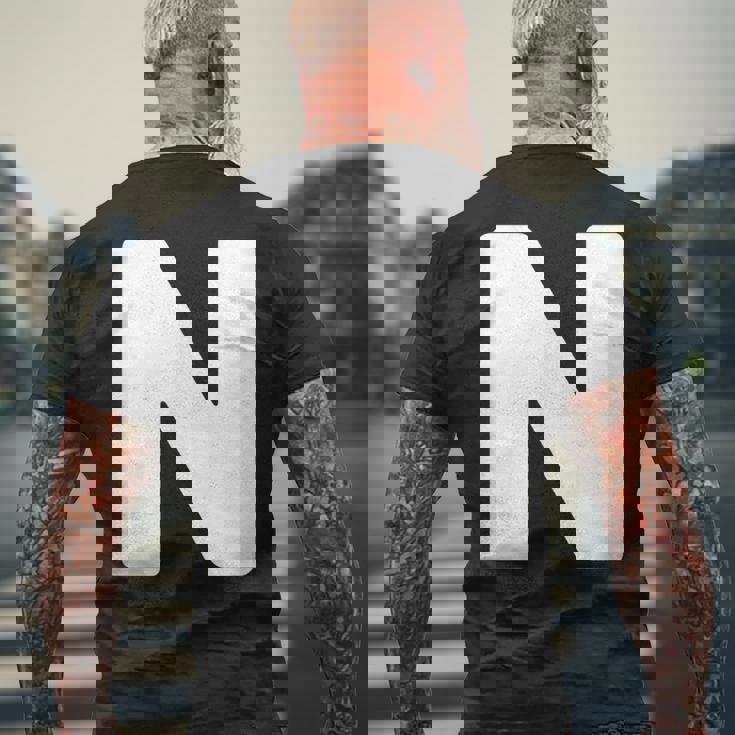 英文字 N 大文字 アルファベット モノグラム イニシャル メンズTシャツ バックプリント 高齢者への贈り物