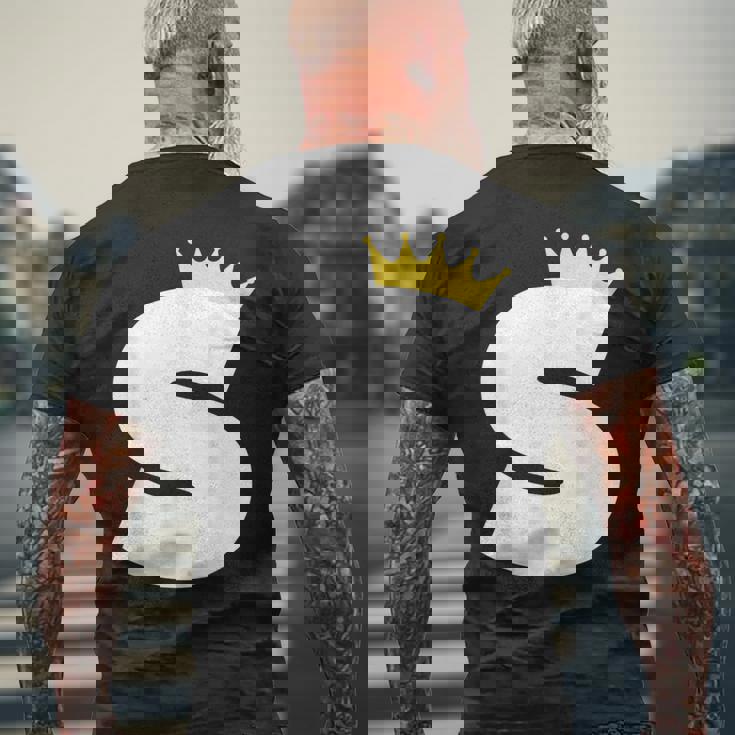 英文字 大文字 アルファベット モノグラム イニシャル キング クイーン クラウン メンズTシャツ バックプリント 高齢者への贈り物