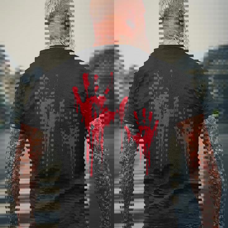 血のスプラッターハロウィーンのゾンビの犠牲者 メンズTシャツ バックプリント 高齢者への贈り物