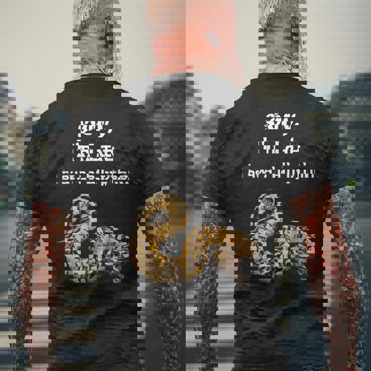 遅くなってごめんなさい、ボールパイソン面白いボールパイソンを見ました メンズTシャツ バックプリント 高齢者への贈り物