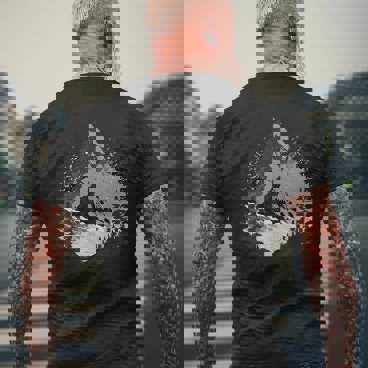 野生動物 自然 ハイキング ハイカー 森林 反射 山 メンズTシャツ バックプリント 高齢者への贈り物