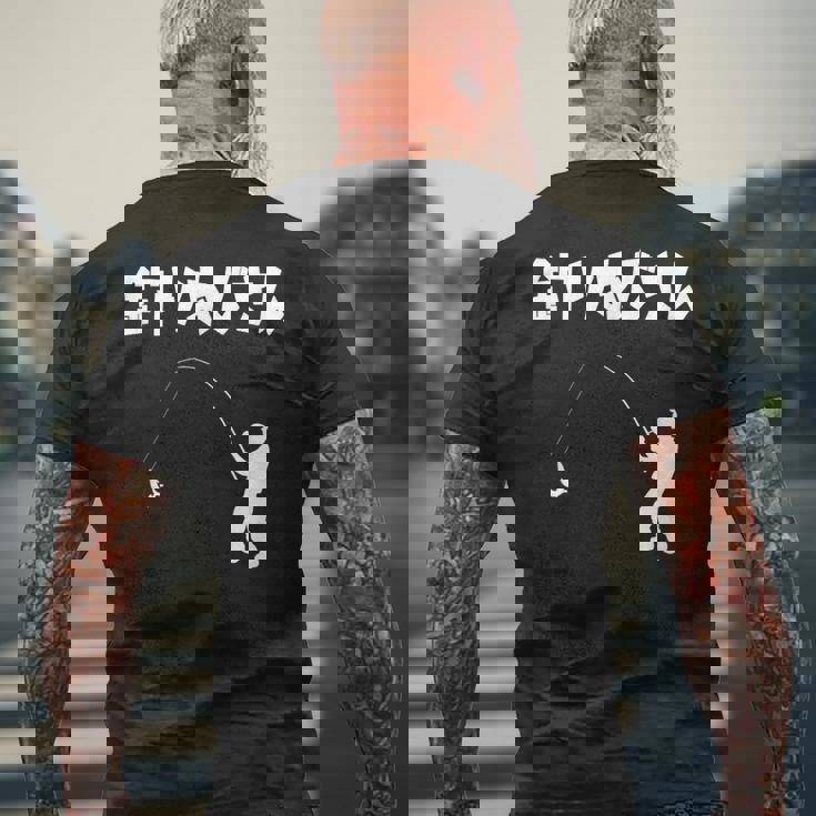 釣りおじさん 川釣り 海釣り 釣り初心者 河釣り 趣味 釣り好き 釣り経験者 釣り 趣味釣り おもしろ ネタ メンズTシャツ バックプリント 高齢者への贈り物