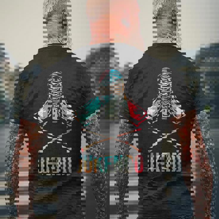 銃剣道 柔剣道 日本武道 メンズTシャツ バックプリント 高齢者への贈り物