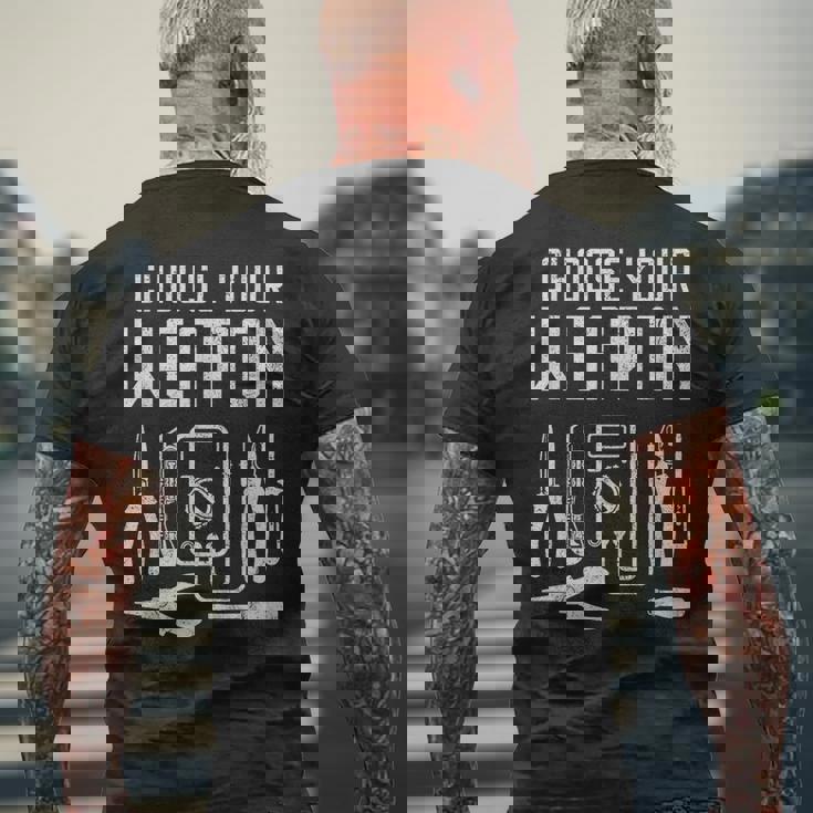 電気工道具 武器を選ぶ メンズTシャツ バックプリント 高齢者への贈り物