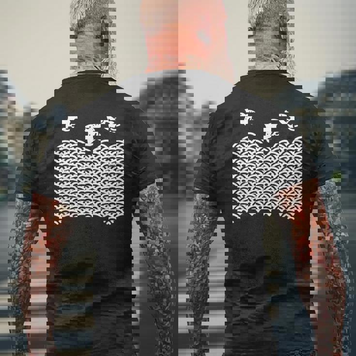 青海波文様 浜千鳥 ロケット 日本の夏 和柄 波 海 ビーチ 鳥 おもしろ 幾何学模様 伝統柄 オリジナル メンズTシャツ バックプリント 高齢者への贈り物