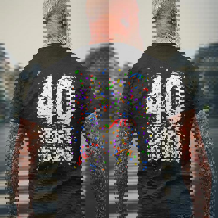 面白 40 Years Young Happy 40Th Birthday シャツ メンズ レディース メンズTシャツ バックプリント 高齢者への贈り物