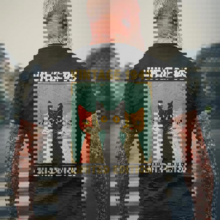 面白い 80歳 ギフト ヴィンテージ 1945 猫好き 80歳の誕生日 メンズTシャツ バックプリント 高齢者への贈り物