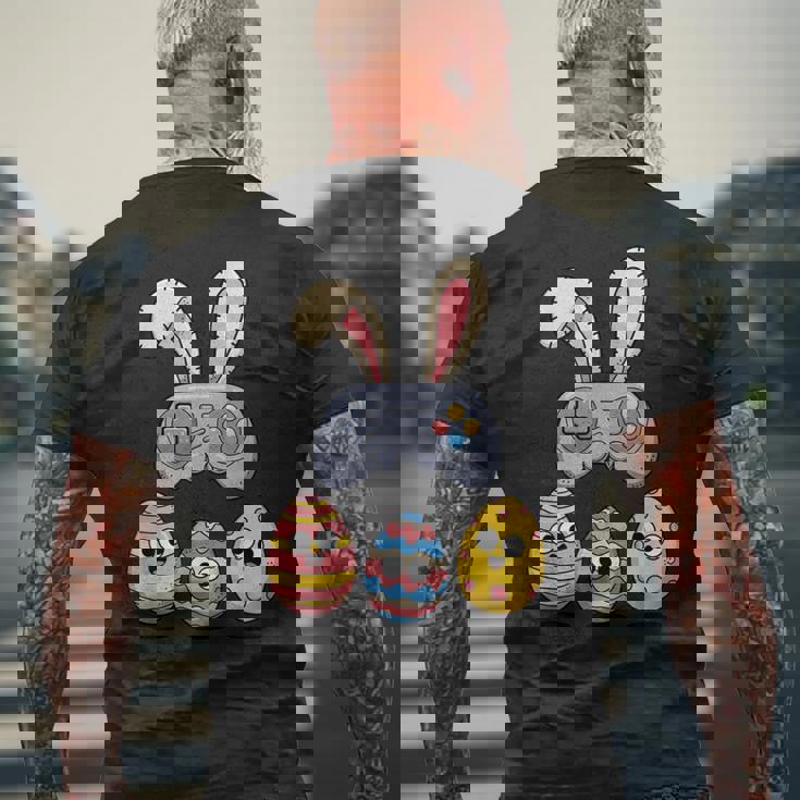 面白いイースタービデオゲームコントローラーと卵 メンズTシャツ バックプリント 高齢者への贈り物