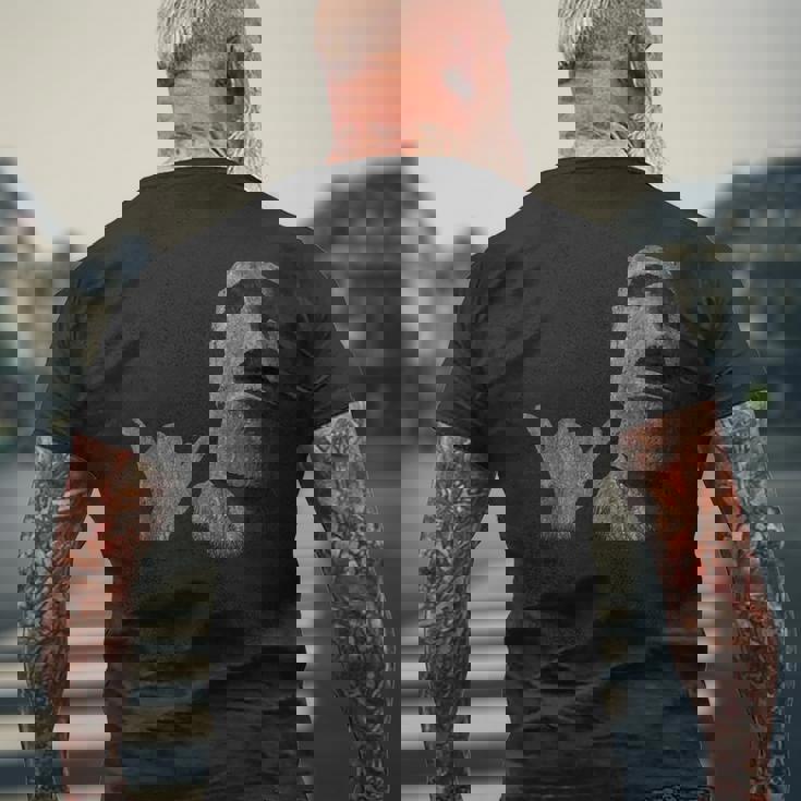 面白いイースター島のラパヌイのモアイ像 サーファーのシャカのサイン メンズTシャツ バックプリント 高齢者への贈り物