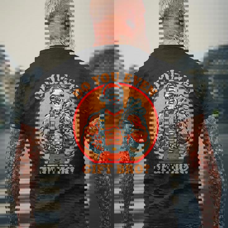 面白いクリスマス ウエイトリフティング ボディビルディング 筋肉質サンタ メンズTシャツ バックプリント 高齢者への贈り物