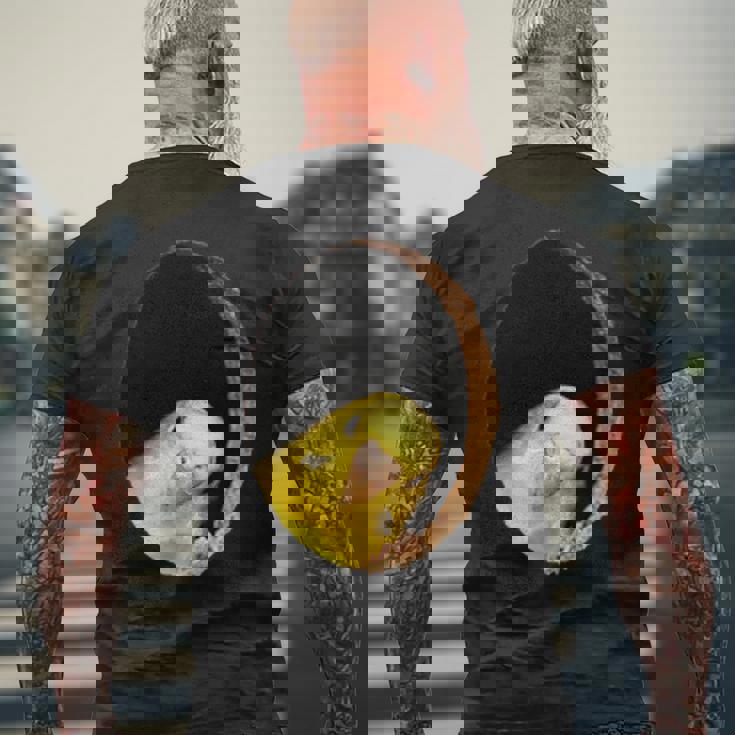 面白いセキセイインコ イエロー セキセイインコ ペット 鳥好きのギフト メンズTシャツ バックプリント 高齢者への贈り物