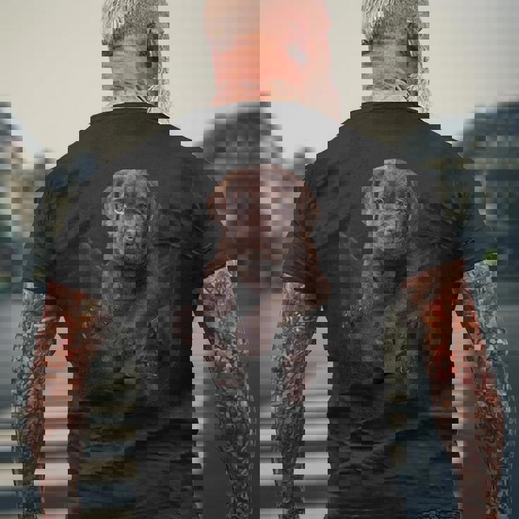 面白いラブラドールレトリバーをポケットに入れてチョコレートラボ用 メンズTシャツ バックプリント 高齢者への贈り物