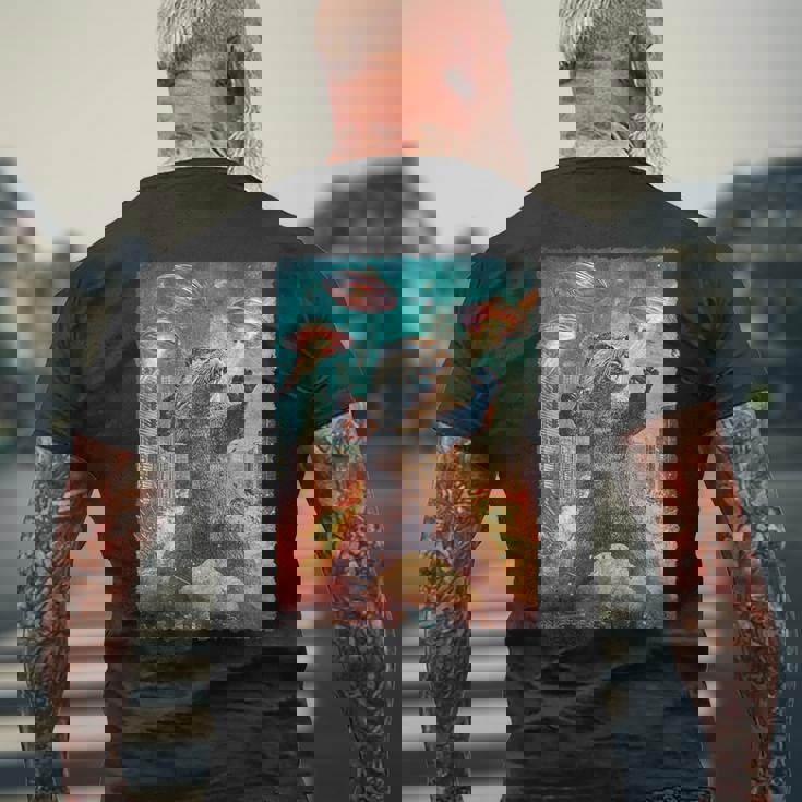 面白いレトロな日本の怪獣モンスターカワウソの自撮り写真東京ufo メンズTシャツ バックプリント 高齢者への贈り物